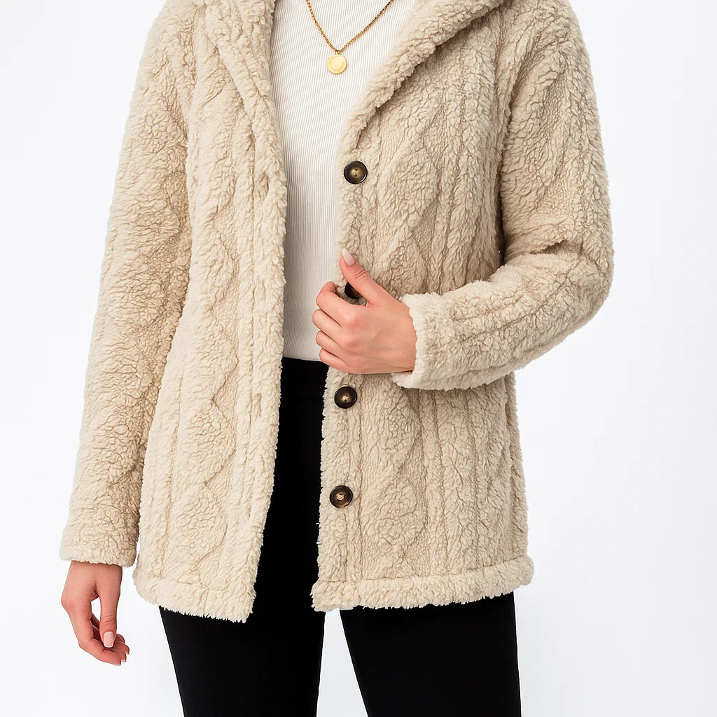 Kurtka damska z kapturem z miękkiego futerka teddy – elegancka, ciepła i stylowa na zimę